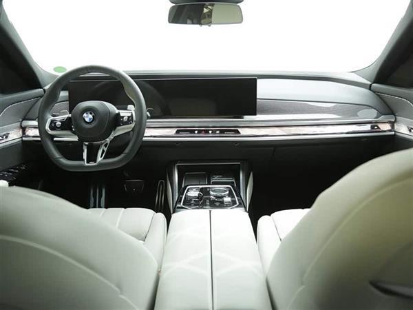 7ϵ 2023 740Li  M˶װ