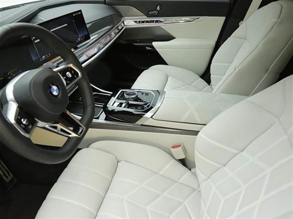 7ϵ 2023 740Li  M˶װ