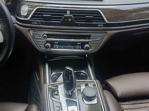 7ϵ 2021 730Li װ