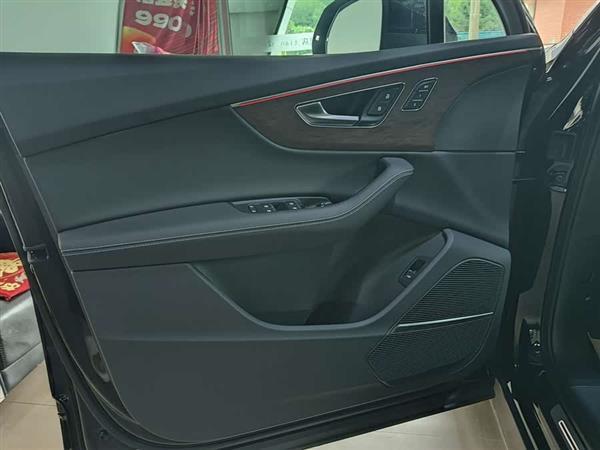 µQ7 2024 55 TFSI quattro S line˶