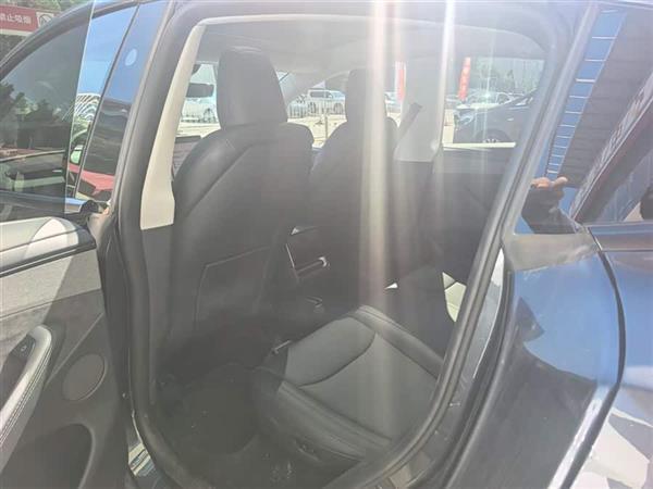 Model Y 2025 ȫ ׷