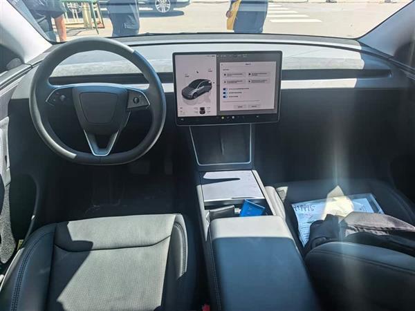 Model Y 2025 ȫ ׷