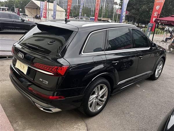 µQ7 2023 45 TFSI quattro S line˶