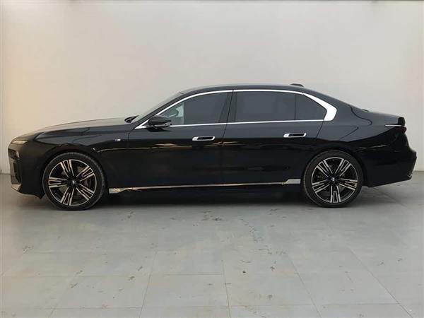 7ϵ 2023 740Li  M˶װ