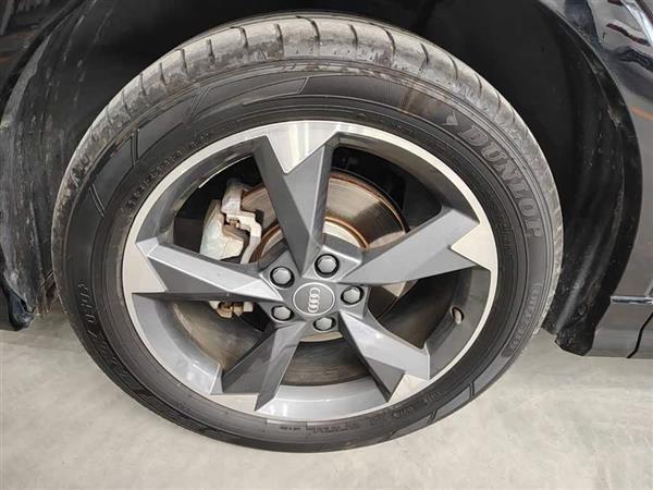 µQ3 2020 35 TFSI ʱж