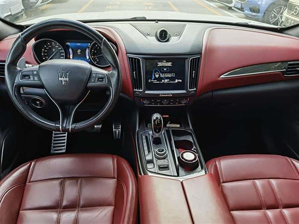 Levante 2018 3.0T ׼