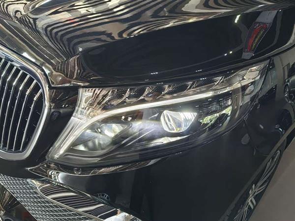 V 2022 V 260 L 