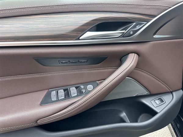 5ϵ 2022 Ŀ 530Li xDrive װ