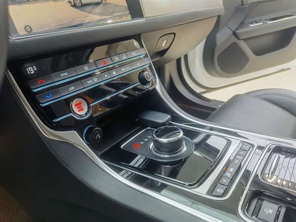 ݱXF 2018 XF Sportbrake 2.0T 250PS 绪