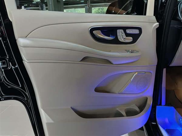 V 2024 V 300 L 