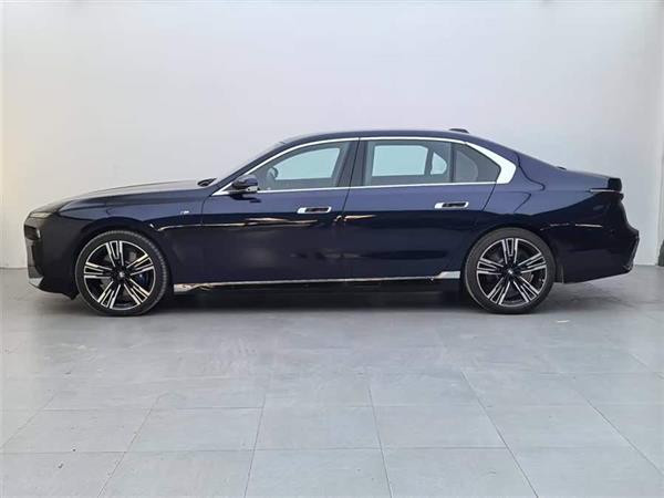 7ϵ 2023 740Li  M˶װ