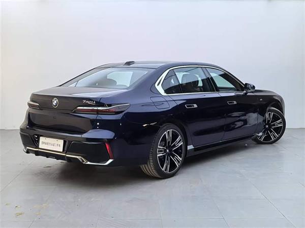 7ϵ 2023 740Li  M˶װ