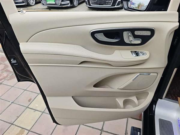 V 2024 V 300 L 