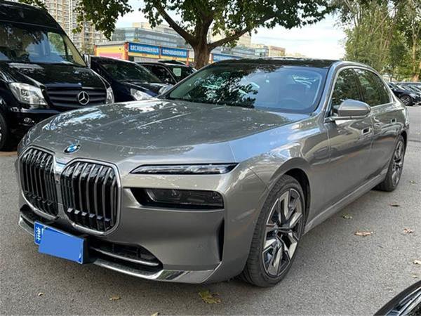 7ϵ 2023 740Li  װ