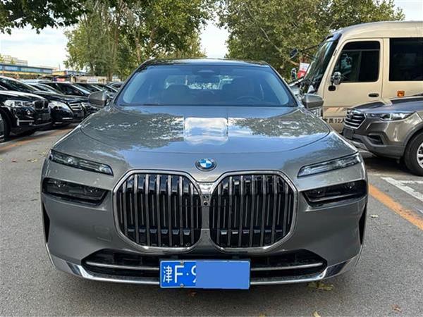 7ϵ 2023 740Li  װ
