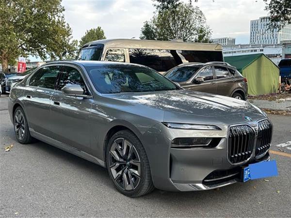 7ϵ 2023 740Li  װ