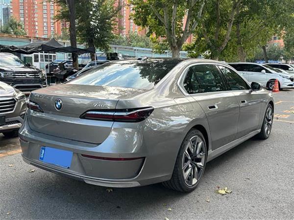 7ϵ 2023 740Li  װ