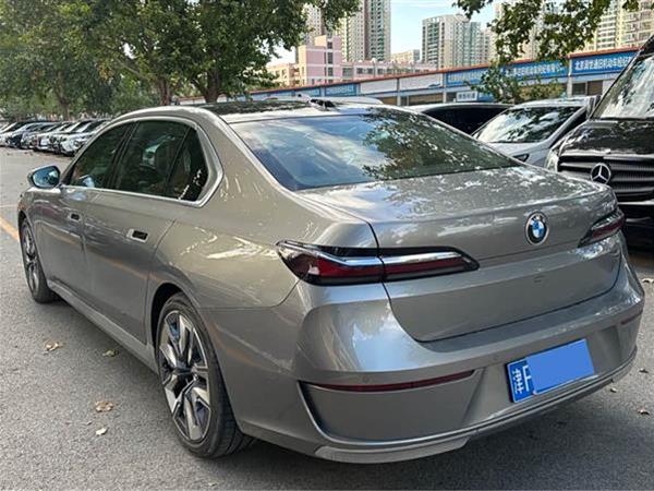 7ϵ 2023 740Li  װ