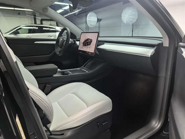 Model Y 2022 