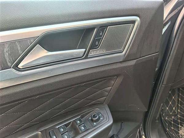 ; 2019 380TSI 콢 VI