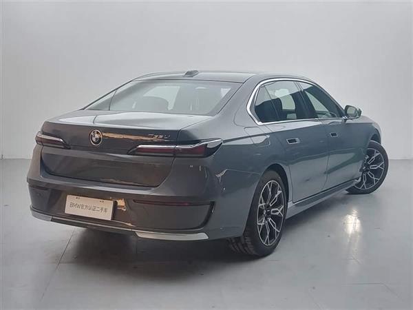 ����7ϵ 2023�� 735Li ������װ