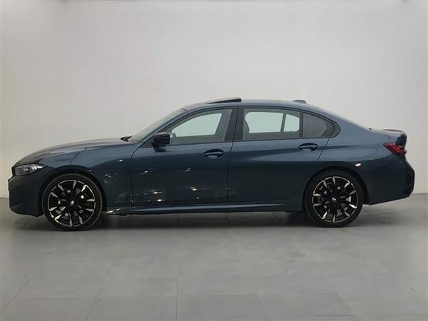 ����3ϵ 2025�� 330Li ������ M�˶���ҹ��װ