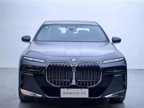 ����7ϵ 2023�� 740Li ������ M�˶���װ