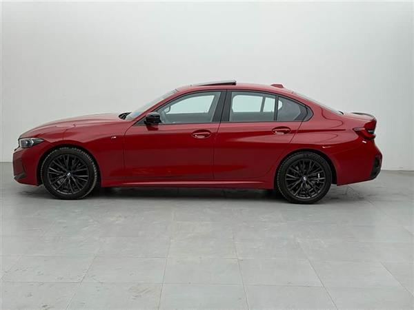 ����3ϵ 2023�� 330i M�˶���ҹ��װ