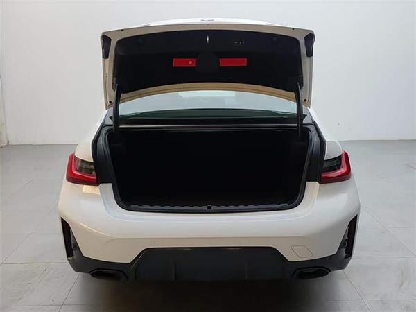 ����3ϵ 2024�� 325Li M�˶���ҹ��װ