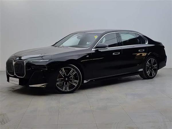 ����7ϵ 2023�� 740Li ������ M�˶���װ