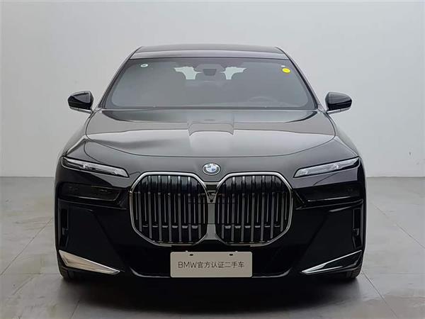 ����7ϵ 2023�� 740Li ������ M�˶���װ