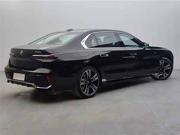 ����7ϵ 2023�� 740Li ������ M�˶���װ