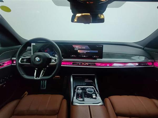 ����7ϵ 2023�� 740Li ������ M�˶���װ