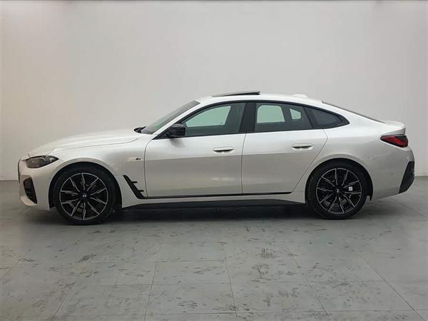 ����4ϵ 2023�� 425i Gran Coupe M�˶���ҹ��װ