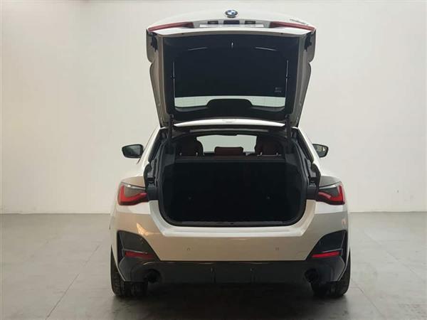 ����4ϵ 2023�� 425i Gran Coupe M�˶���ҹ��װ