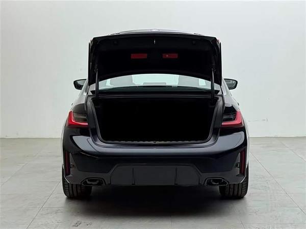 ����3ϵ 2023�� 330i M�˶���ҹ��װ
