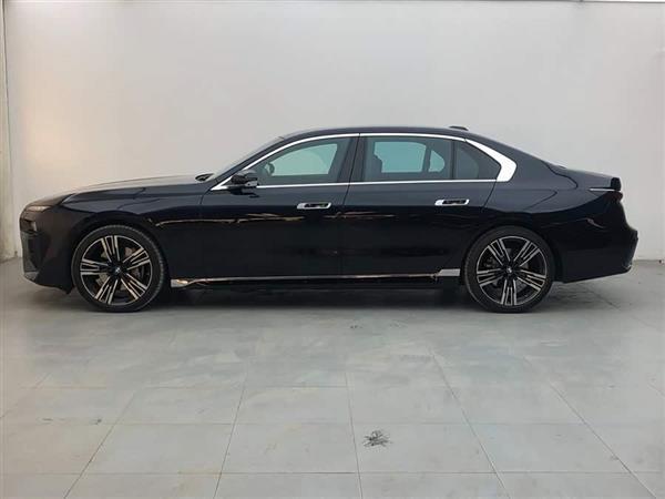 ����7ϵ 2023�� 740Li ������ M�˶���װ