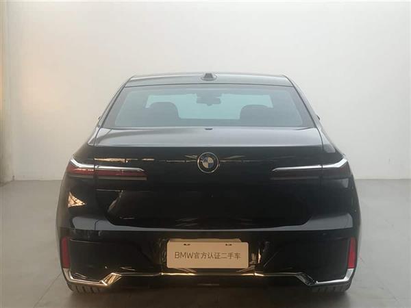 ����7ϵ 2023�� 740Li ������ M�˶���װ