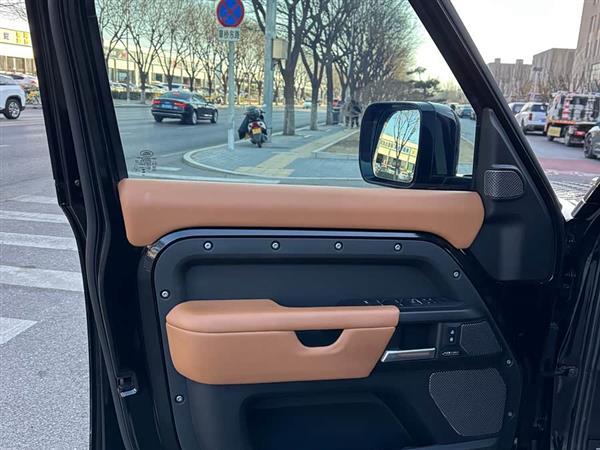 ·����ʿ 2024�� 110 5.0T V8