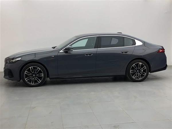 ����5ϵ 2024�� 525Li M�˶���װ