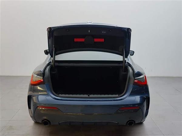 ����4ϵ 2021�� 425i M�˶���ҹ��