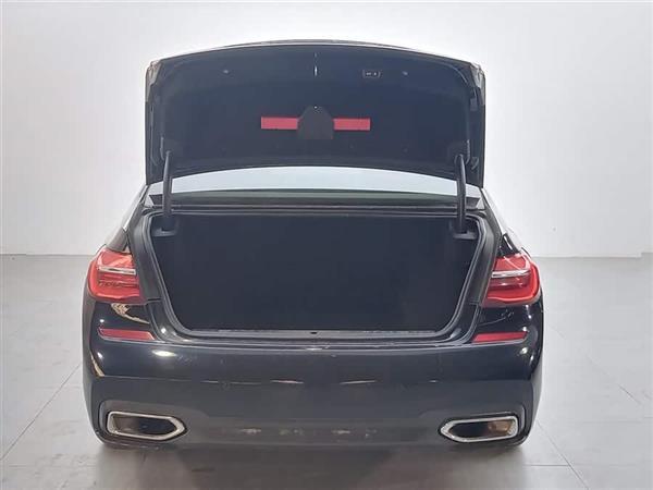 ����7ϵ 2018�� 740Li xDrive ������ M�˶���װ