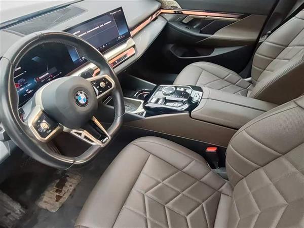 ����5ϵ 2024�� 530Li ������ M�˶���װ