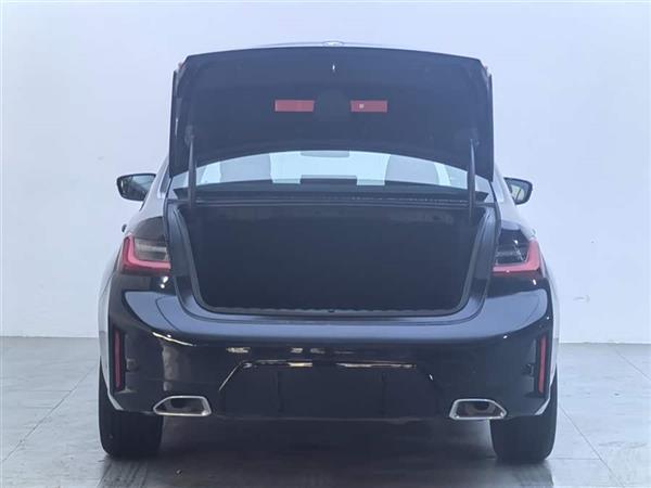 ����3ϵ 2025�� 325i M�˶���װ