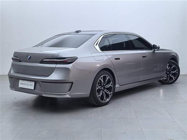 ����7ϵ 2023�� 735Li ������װ
