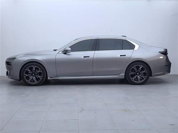 ����7ϵ 2023�� 735Li ������װ