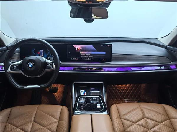 ����7ϵ 2023�� 735Li ������װ