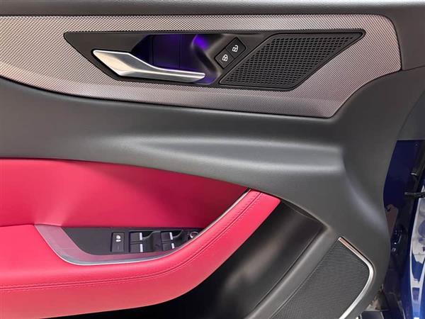 �ݱ�XEL 2021�� 2.0T 250PS R-DYNAMIC S��ȡ�˶���