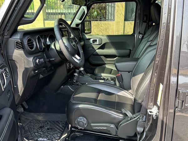 �Ƕ�ʿ 2023�� 3.6L Overland