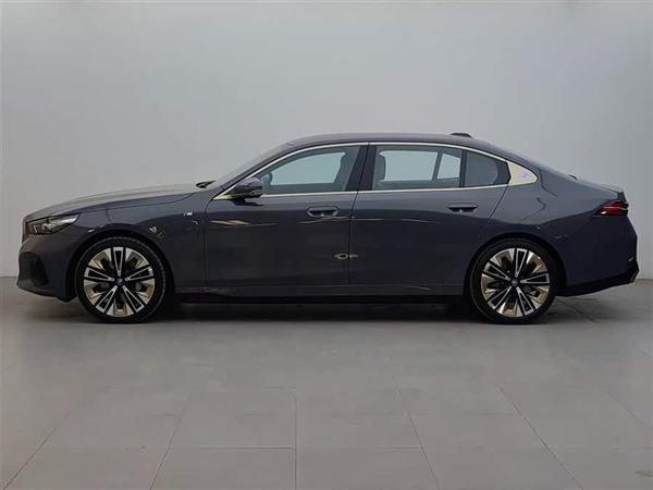 ����i5 2025�� eDrive 40L M�˶���װ